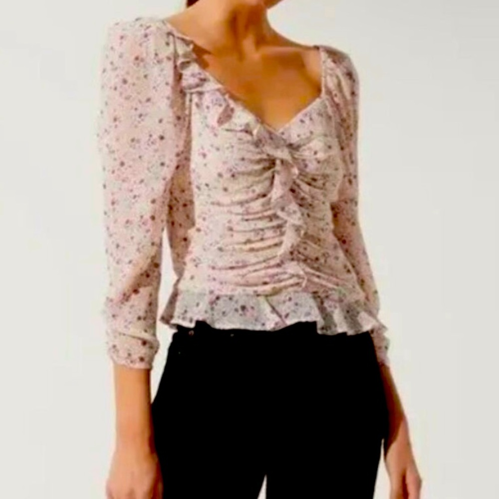 ASTR The Label floral top; Size XS; fitted top, quarter sleeve; feminine ruffle
